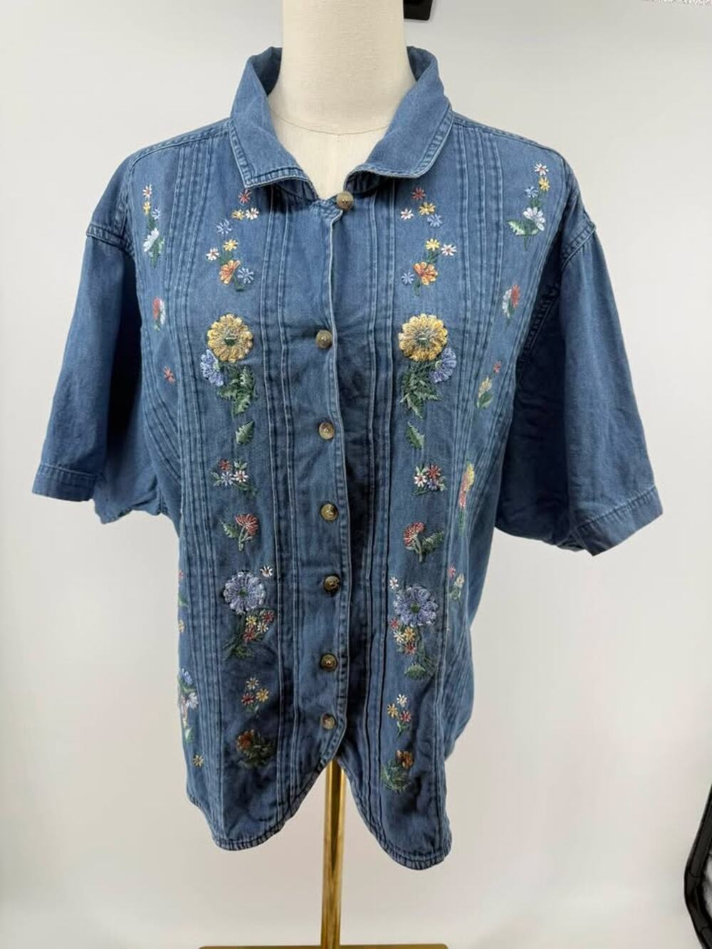 Vintage 90s Cottagecore Embroidered Floral Denim Shirt Short Sleeve Blouse